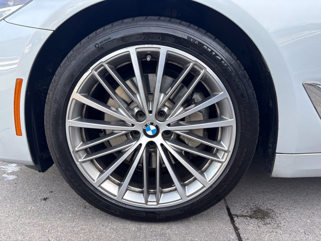 Used 2018 Glacier Silver Metallic BMW 530i xDrive image 12