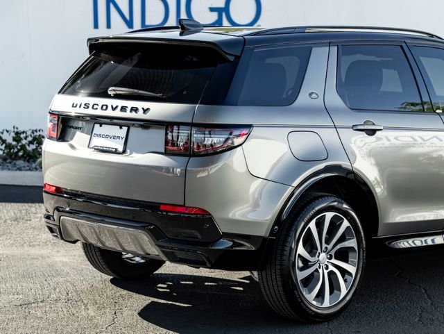 New 2024 Silicon Silver Land Rover SE image 7