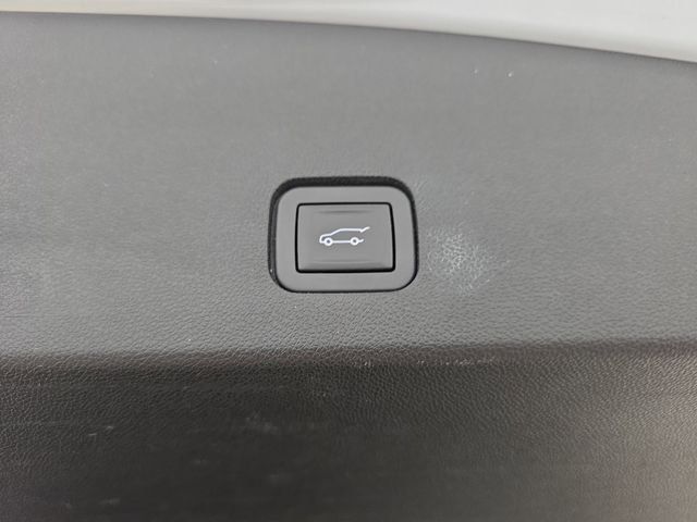 Used 2020 White Cadillac Sport image 33