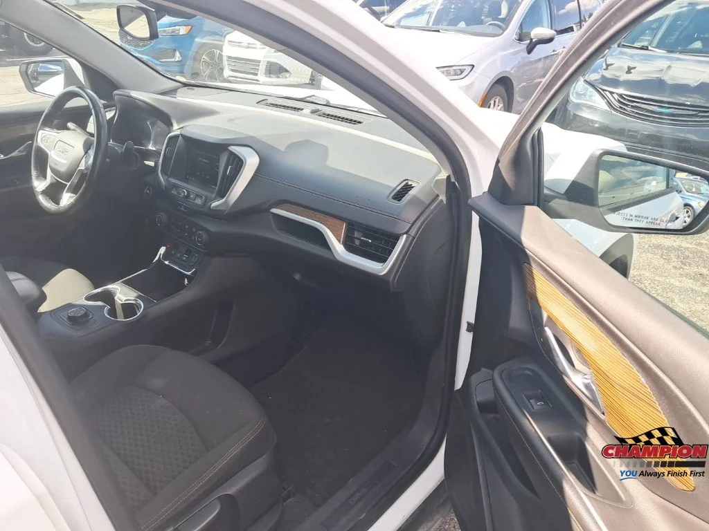Used 2019 White GMC SLE image 16