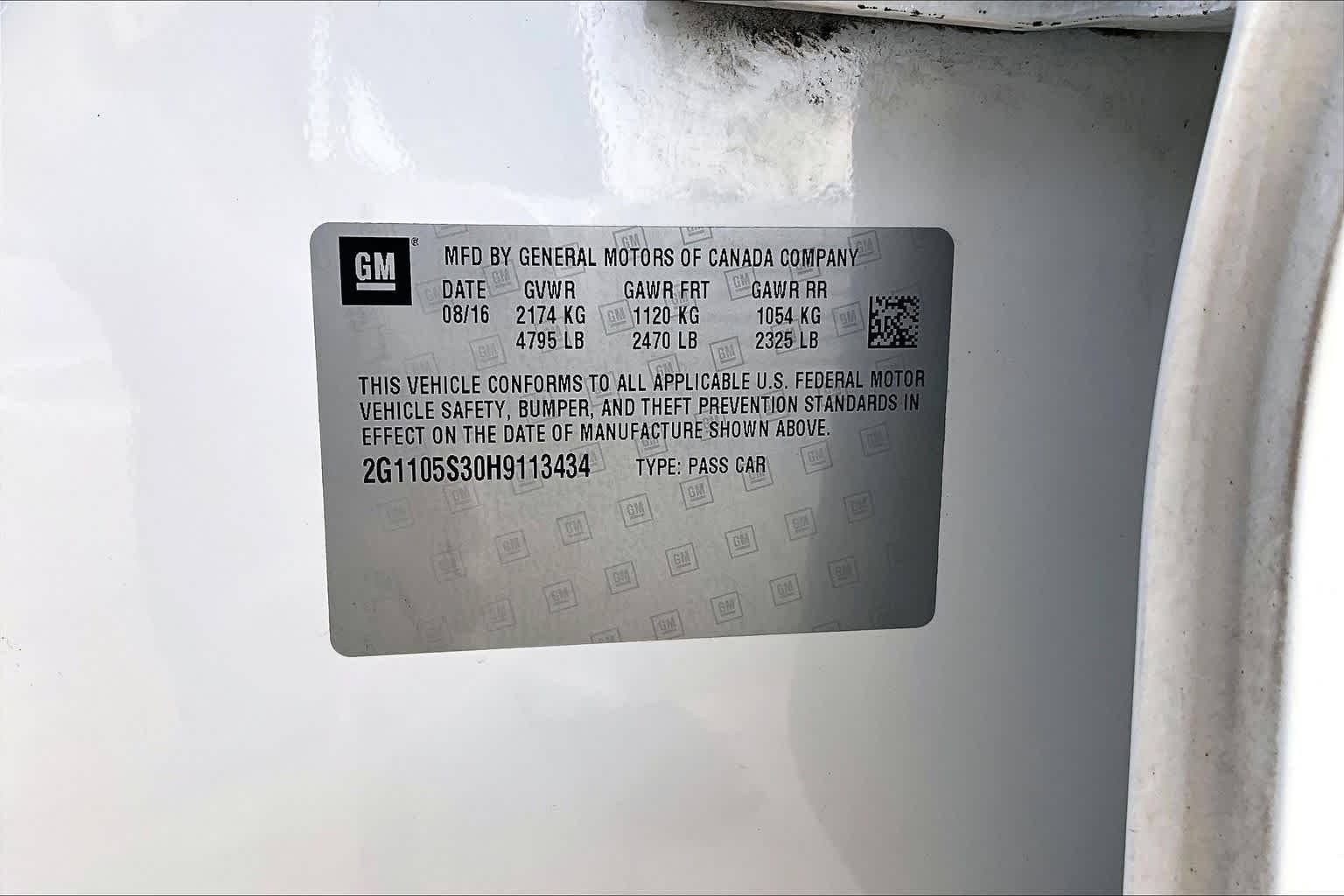 Used 2017 Summit White Chevrolet LT image 36