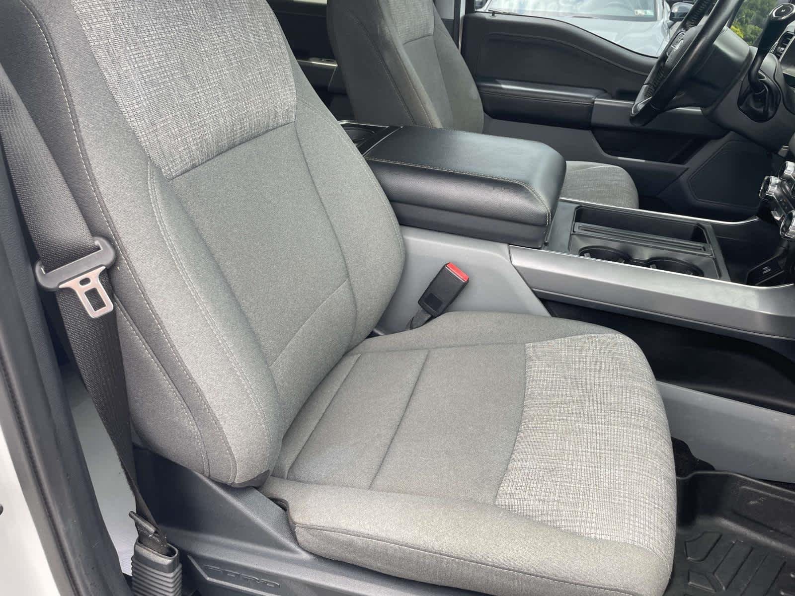 Used 2021 Oxford White/Carbonized Gray Ford XLT image 21