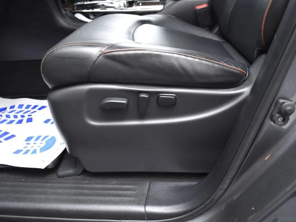 Used 2019 Gun Metallic Nissan SL image 17