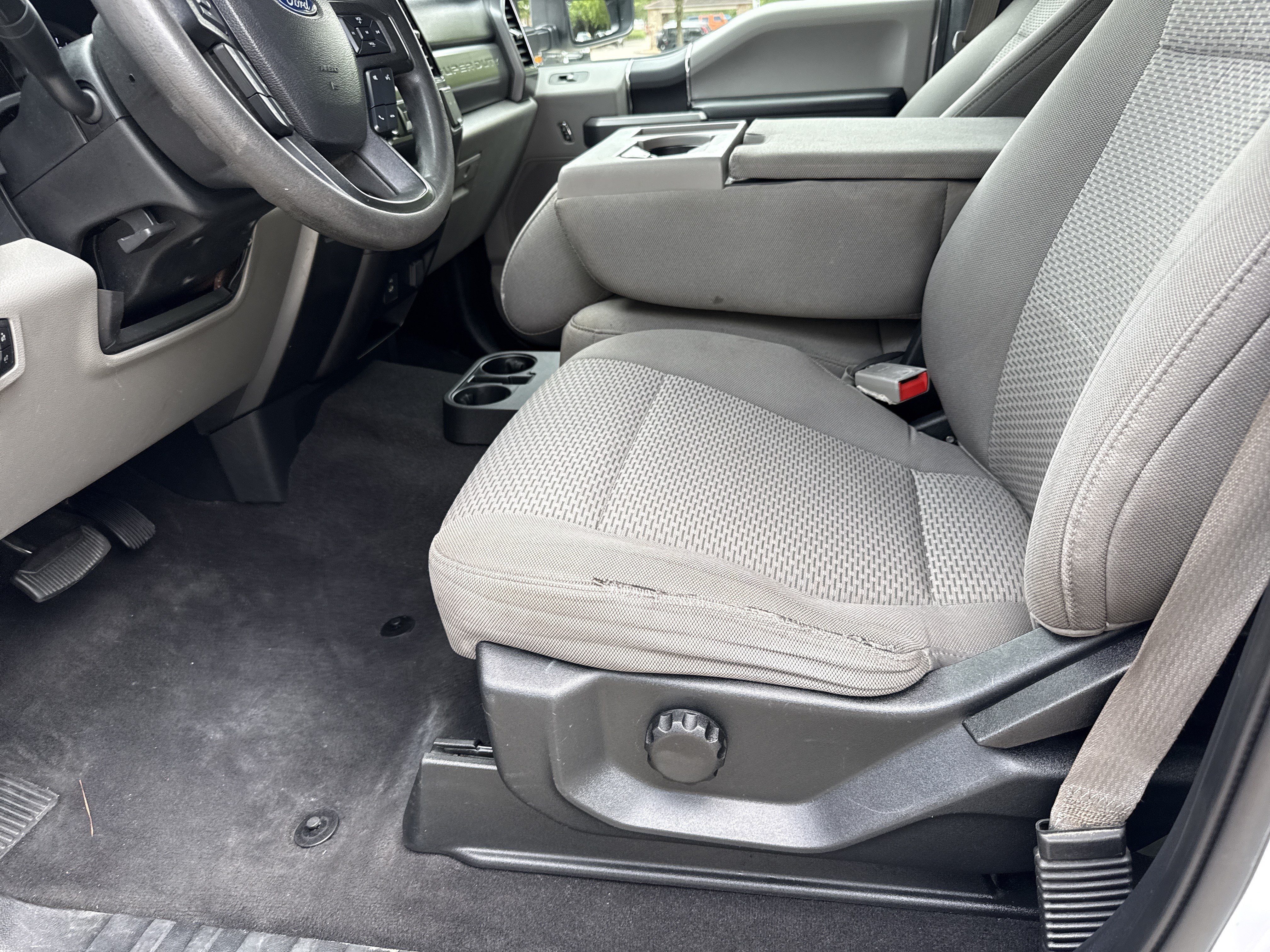 Used 2019 Oxford White Ford XLT image 9