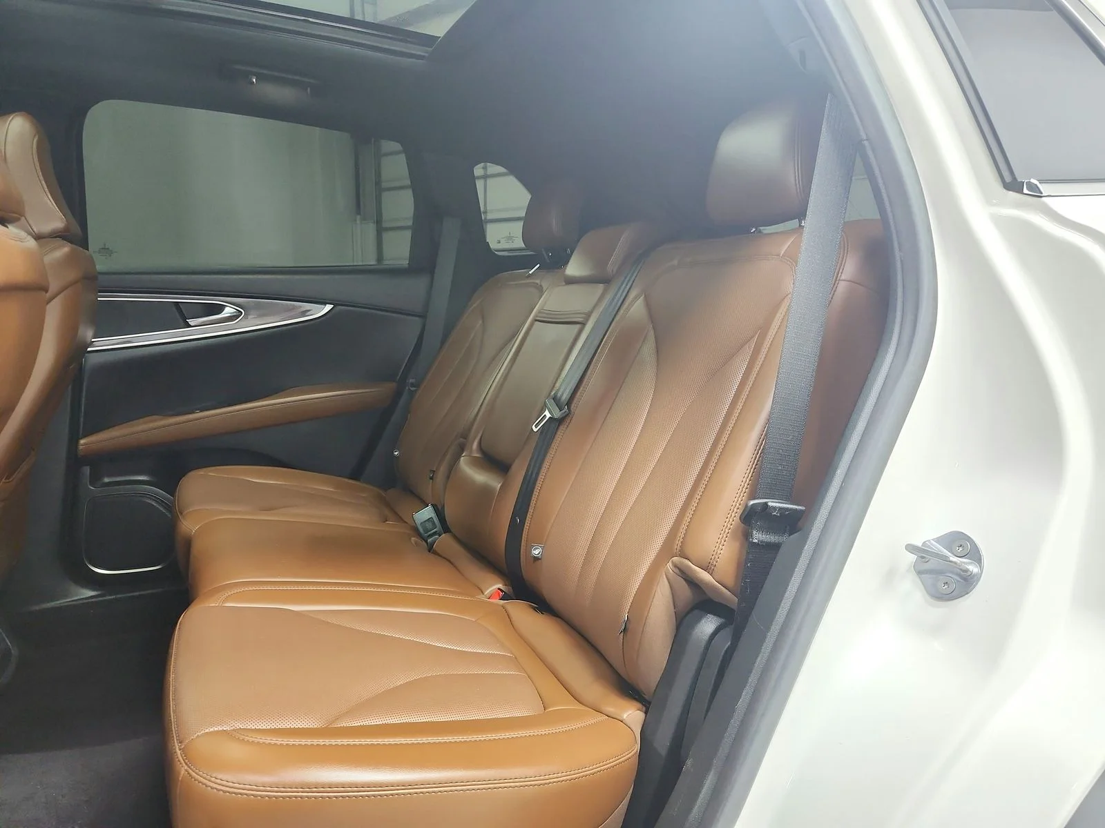 Used 2023 White Lincoln Reserve image 11