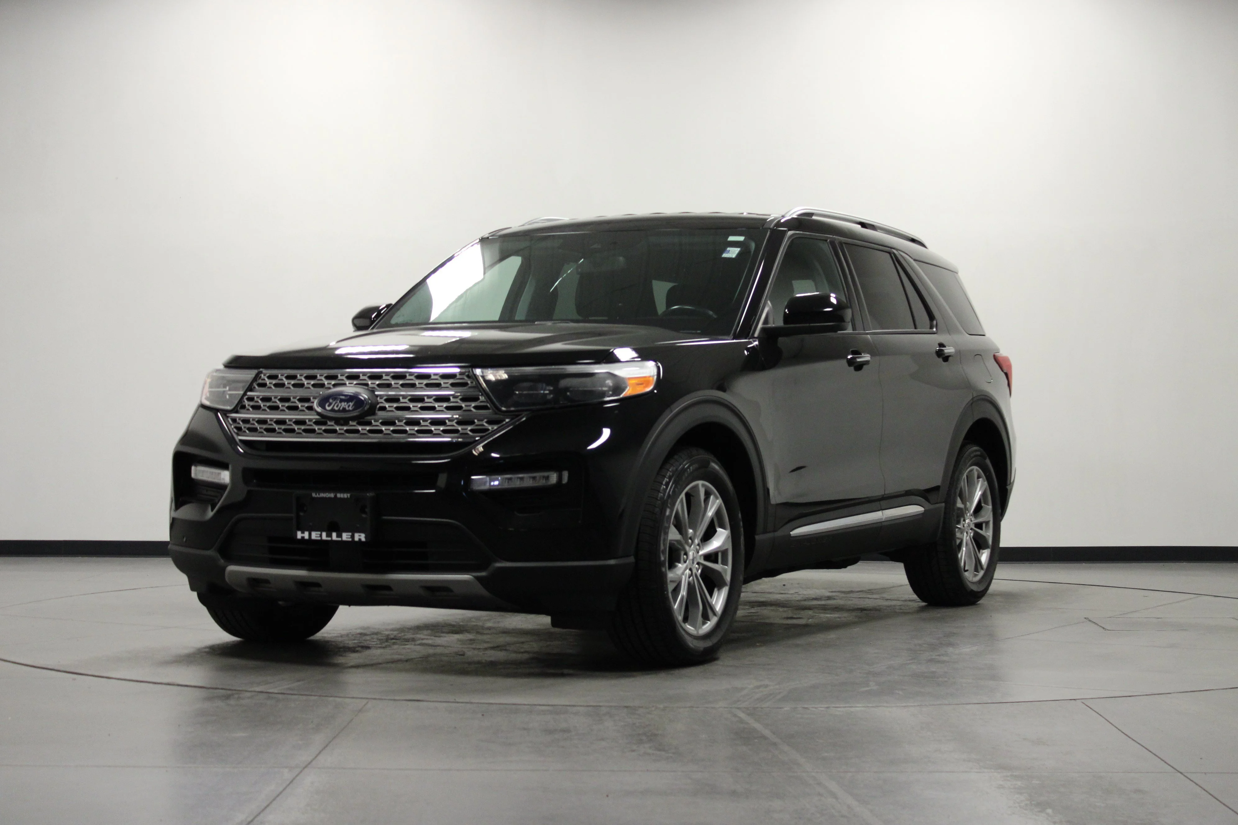 Used 2022 Black Metallic Ford Limited image 8