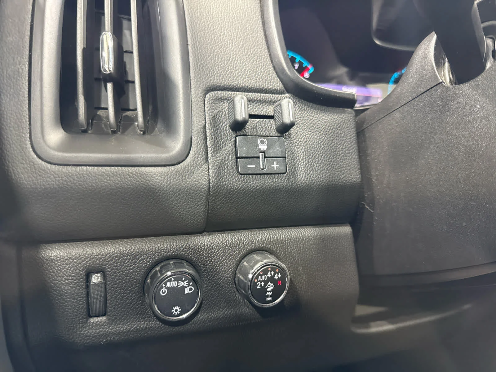Used 2022 Black Chevrolet ZR2 image 23
