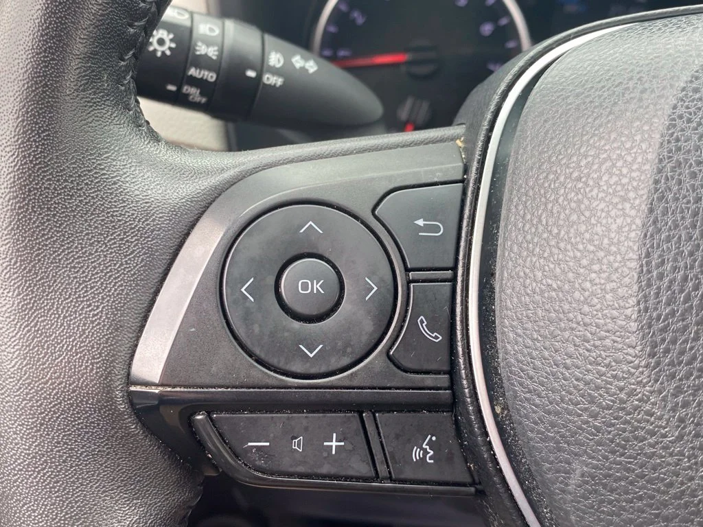 Used 2022  Toyota XLE Premium image 28
