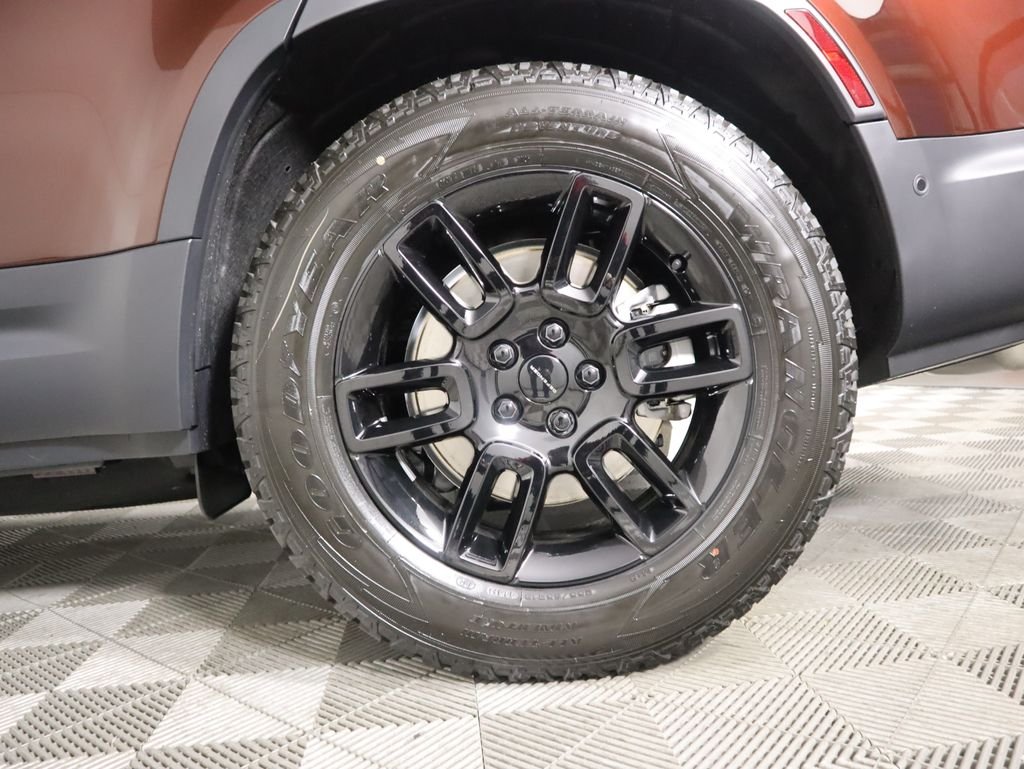 New 2026 Sedona Red Land Rover S image 32