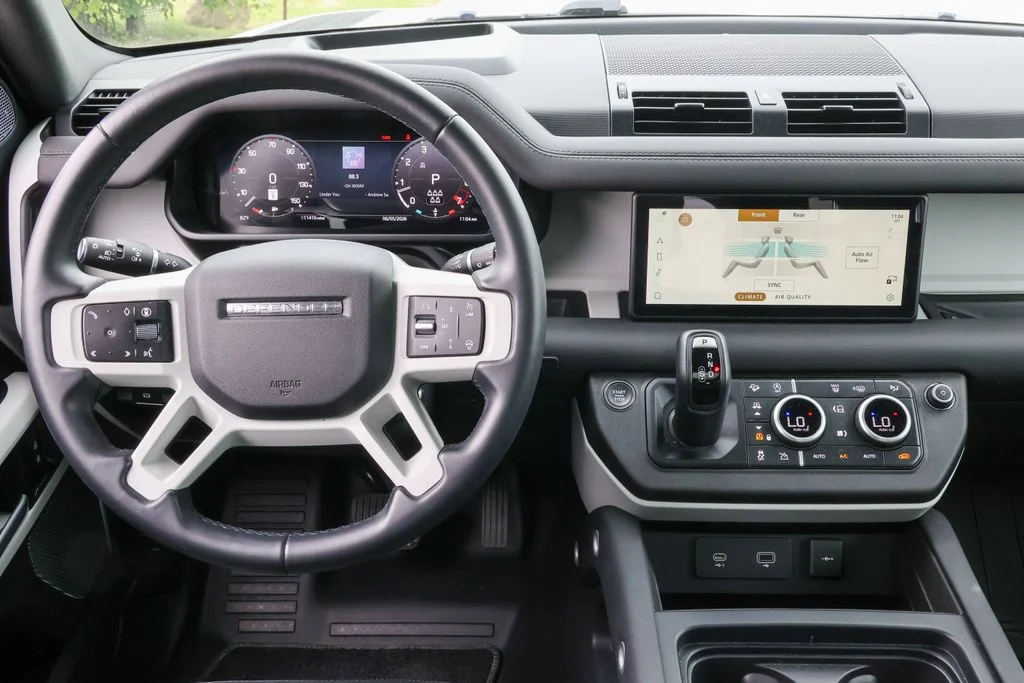 Used 2024 White Land Rover S image 10