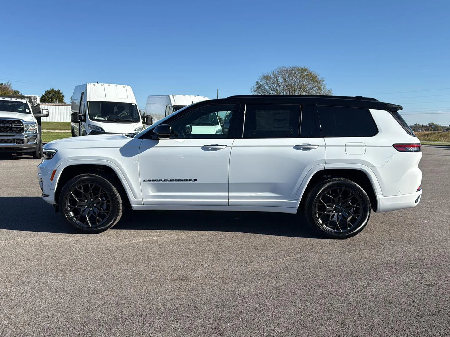 New 2025 Bright White Clearcoat Jeep Summit image 3