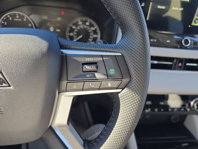 Used 2025 Black Mitsubishi SE image 17