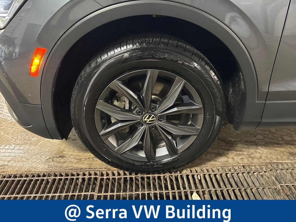 Certified Used 2022  Volkswagen 2.0T SE image 11