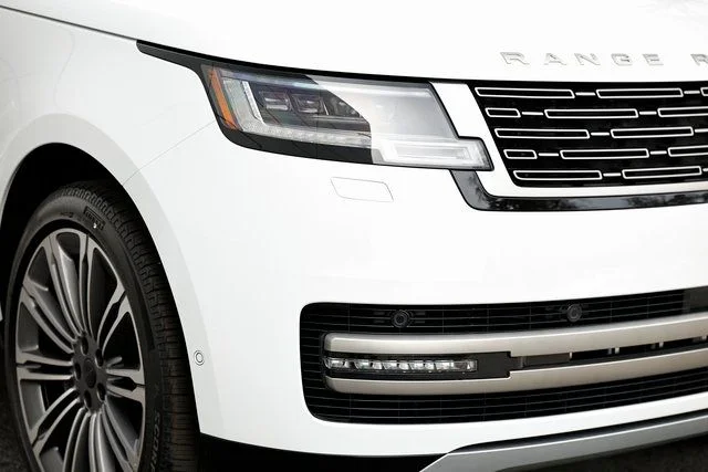 New 2026 Fuji White Land Rover SE image 16