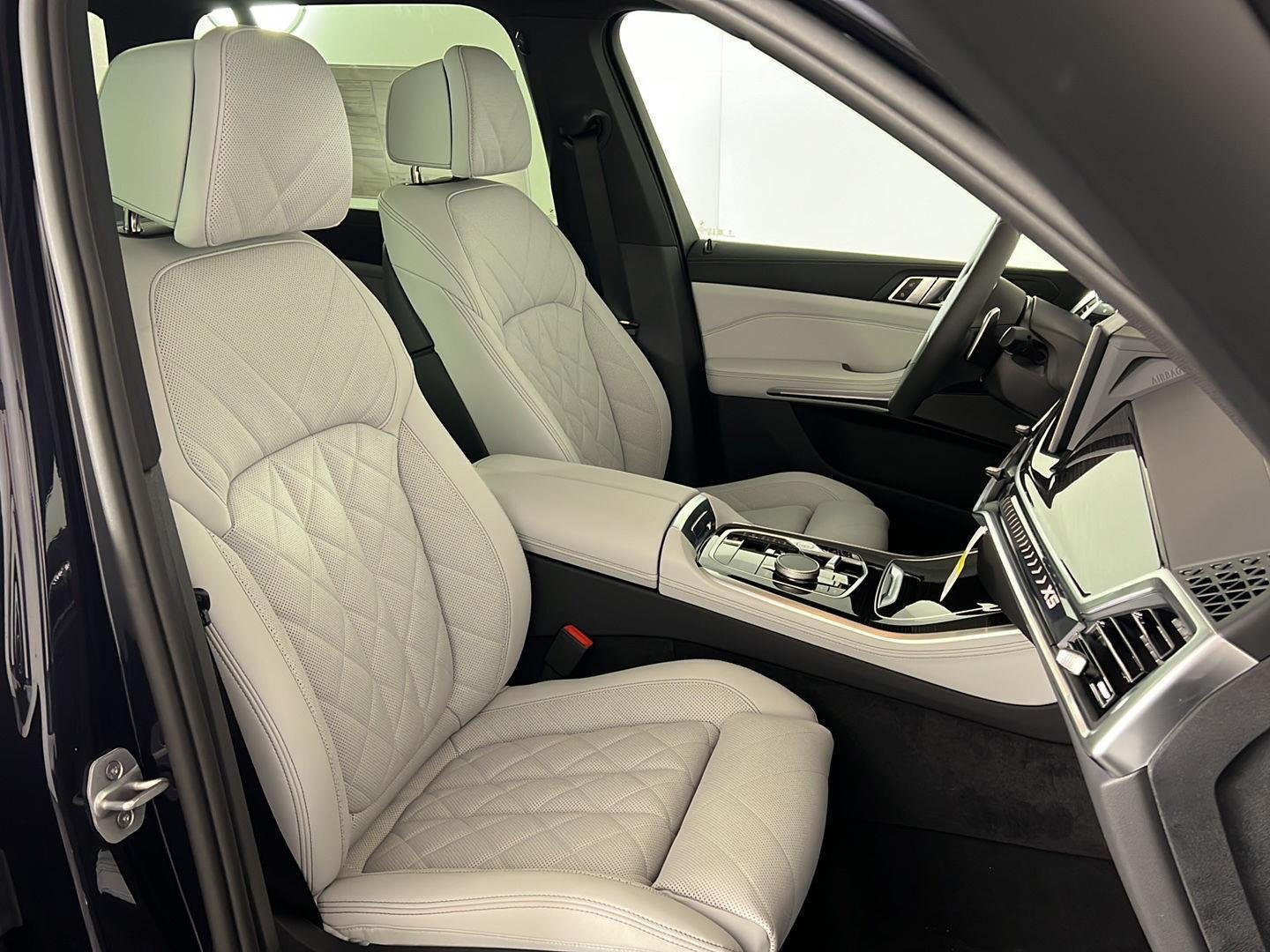New 2026 Carbon Black Metallic BMW xDrive40i image 27
