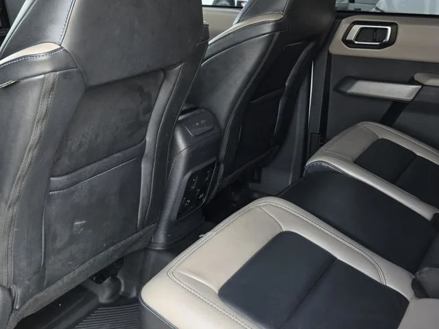 Used 2022 White Ford Wildtrak image 35