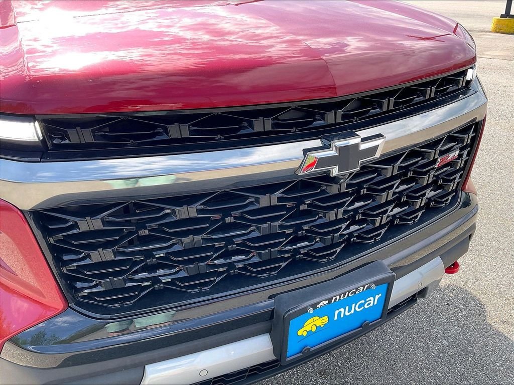 Used 2025 Radiant Red Tintcoat Chevrolet Z71 image 30