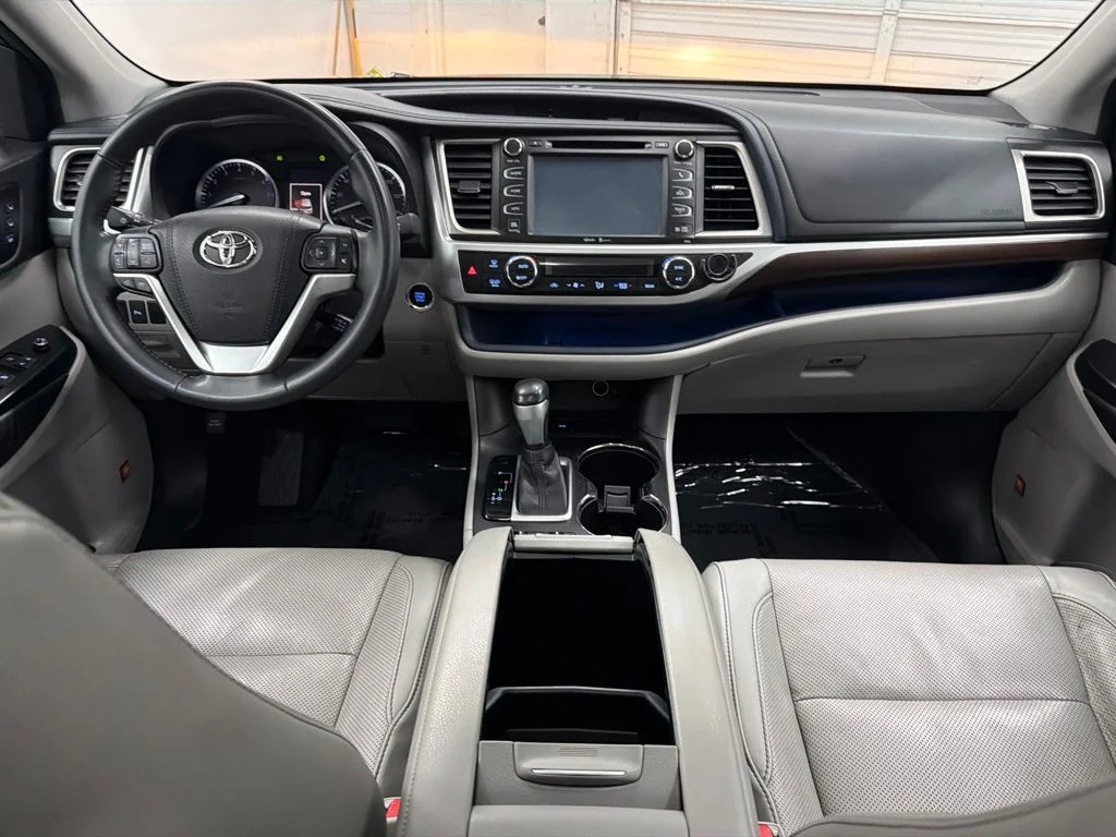 Used 2015 Gray Toyota Limited image 26