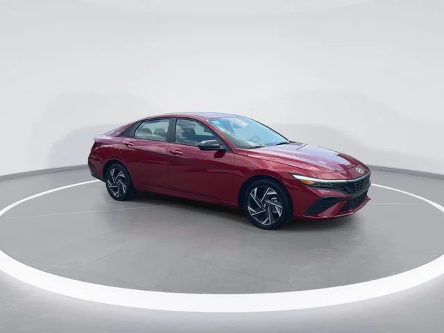 Used 2025 Red Hyundai SEL Sport image 2
