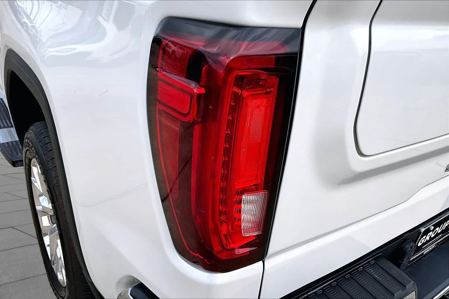 Used 2020 White Frost Tricoat GMC SLT image 29