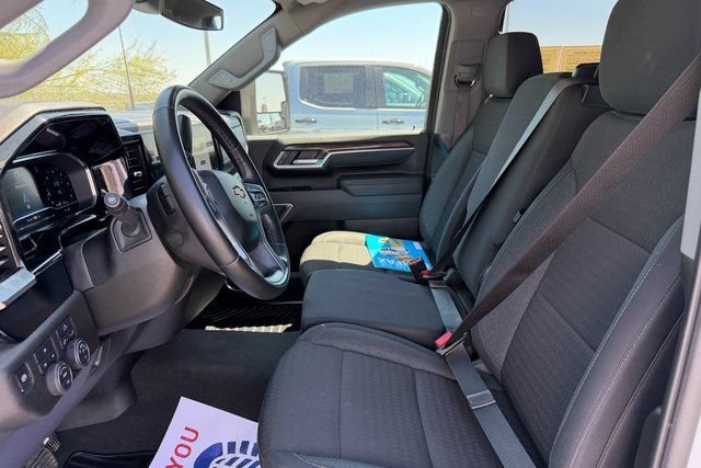 Used 2025 Summit White Chevrolet LT image 17
