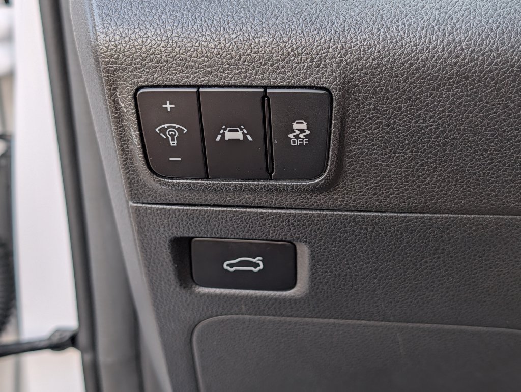 2022 Kia K5 LX - Photo 28