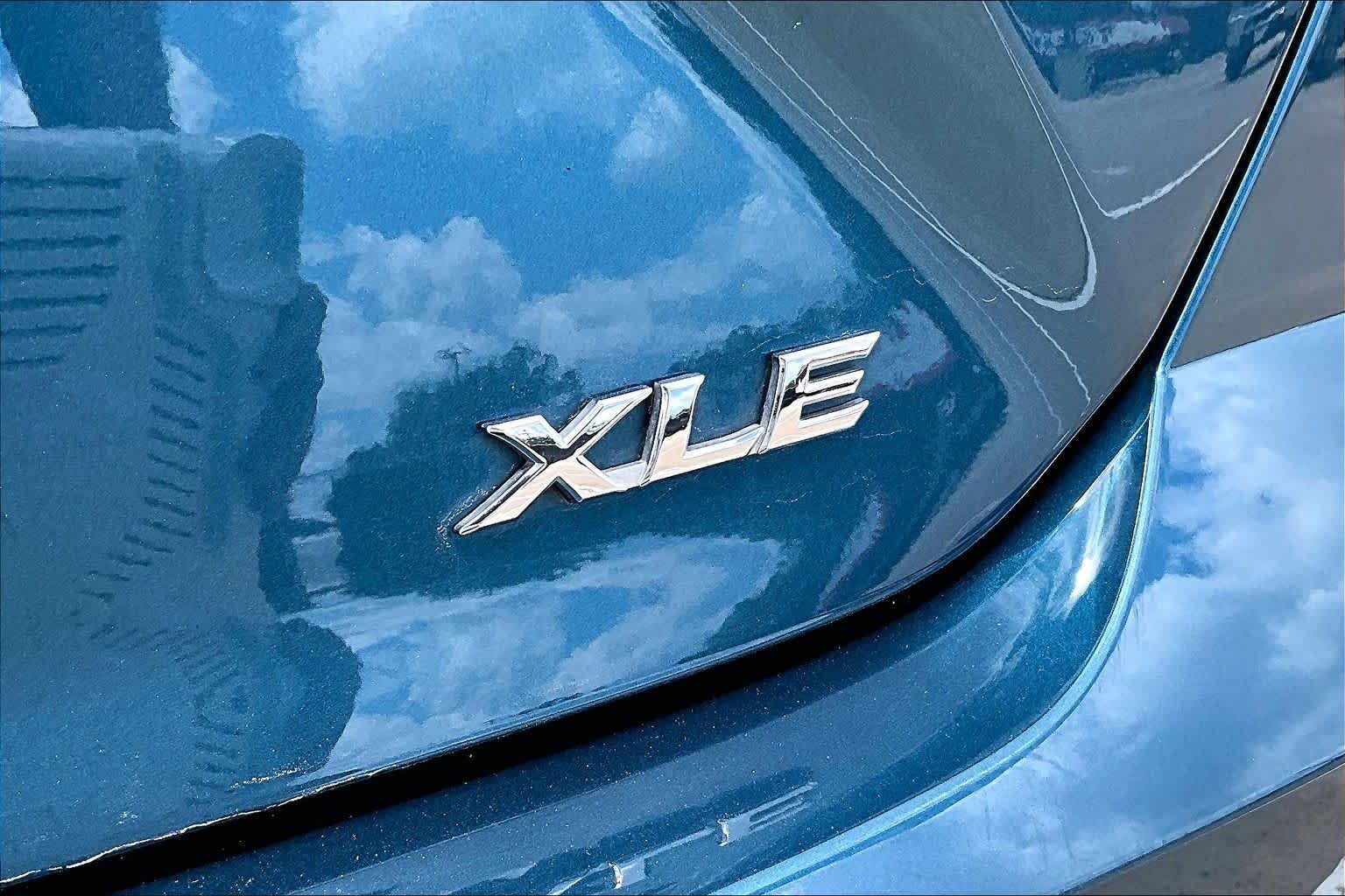 Used 2026 Ocean Gem Toyota XLE image 10