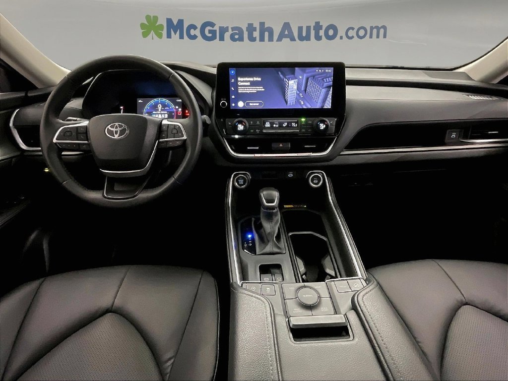 Used 2025 White Toyota XLE image 21