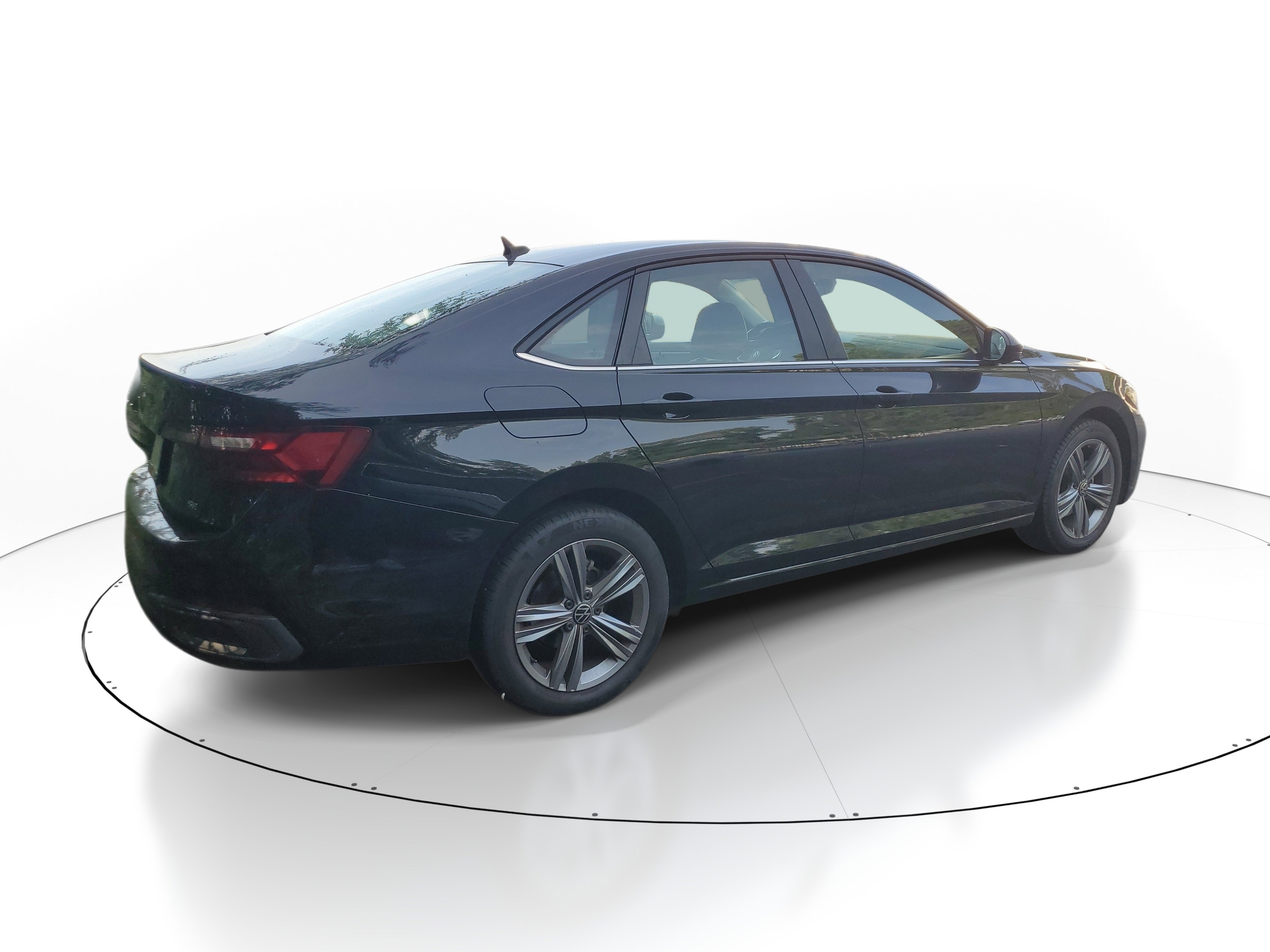 Used 2024  Volkswagen SE image 5