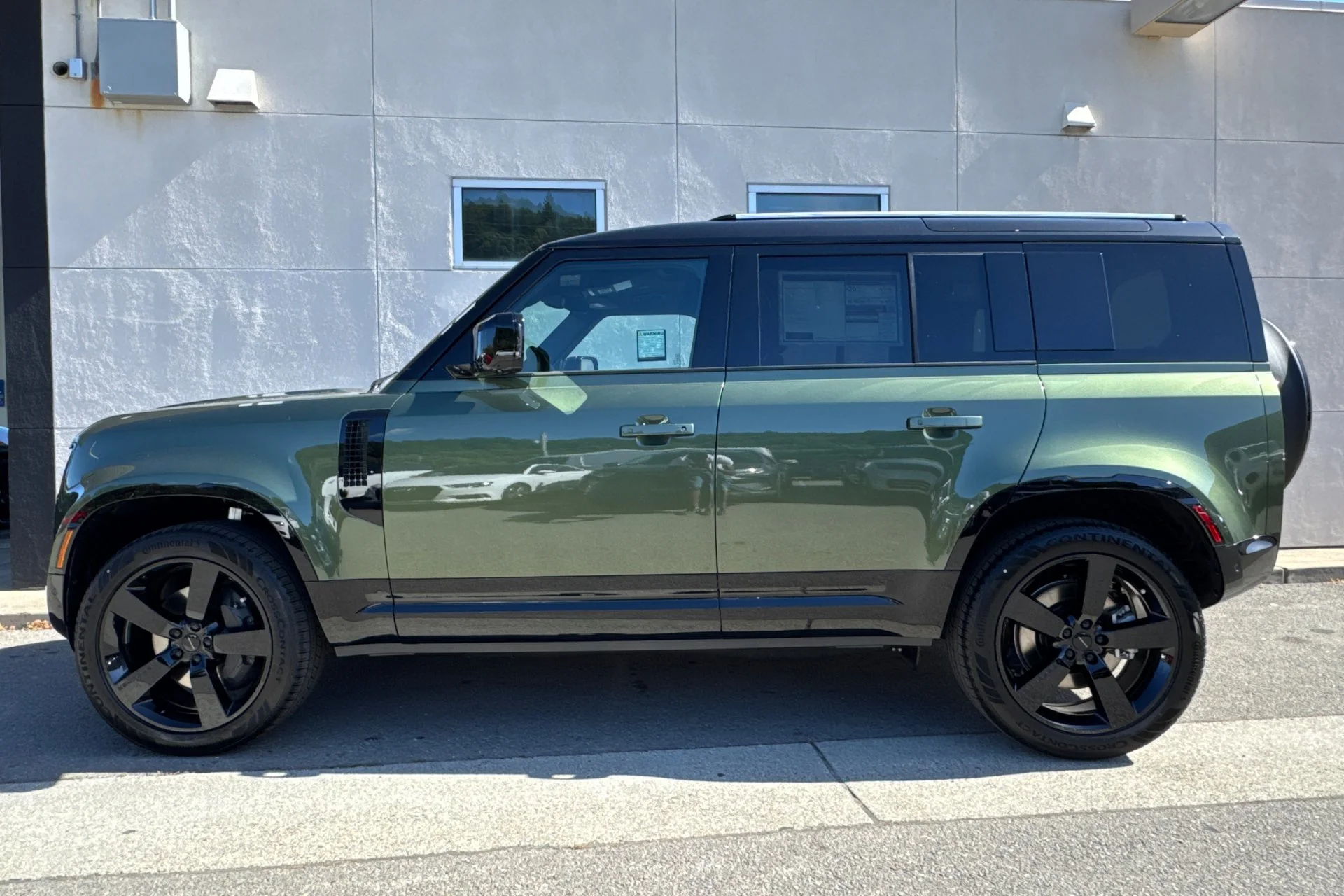 New 2026 Woolstone Green Land Rover X-Dynamic SE image 5