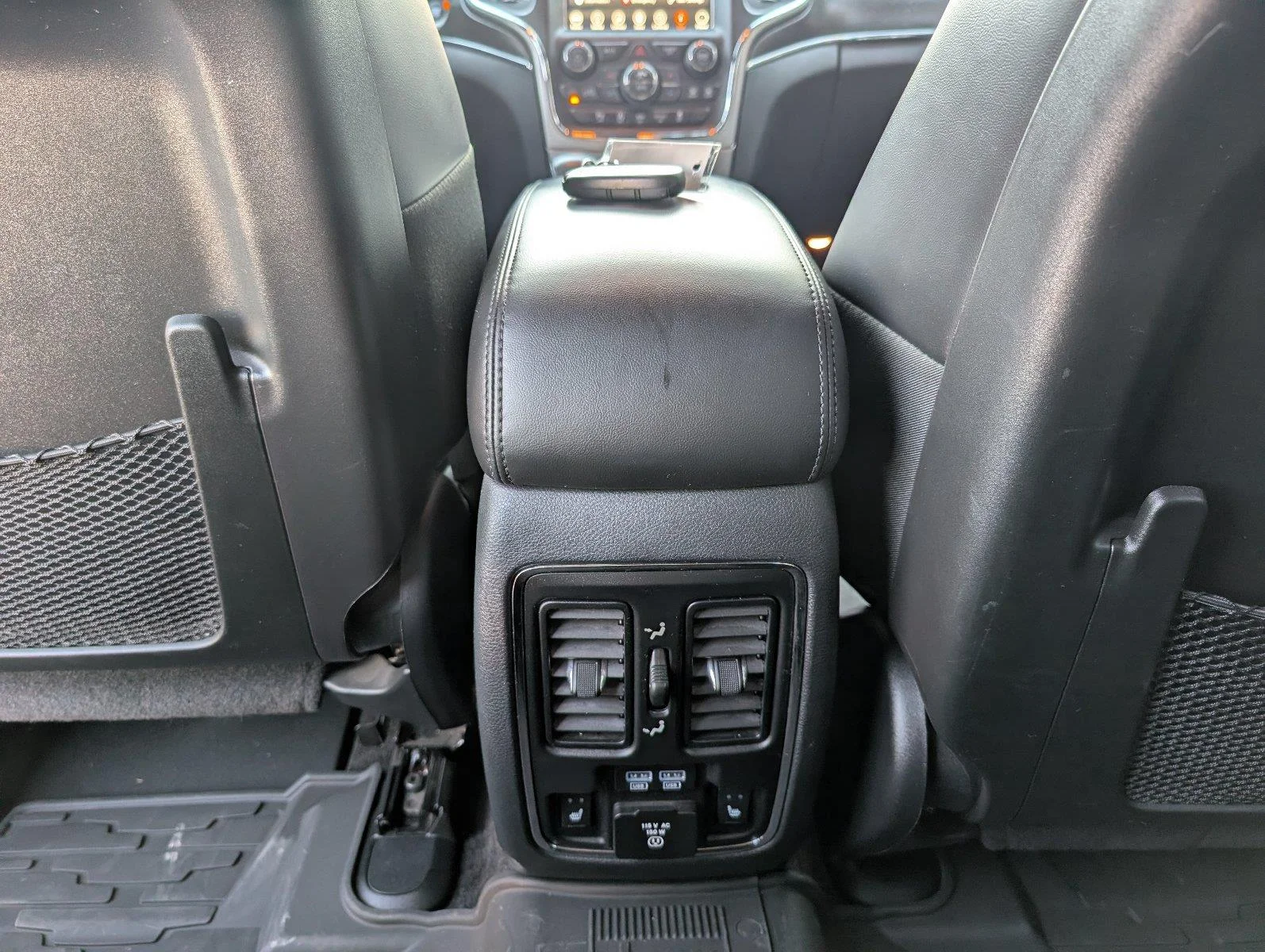Used 2018 Granite Crystal Metallic Clearcoat Jeep Limited image 33