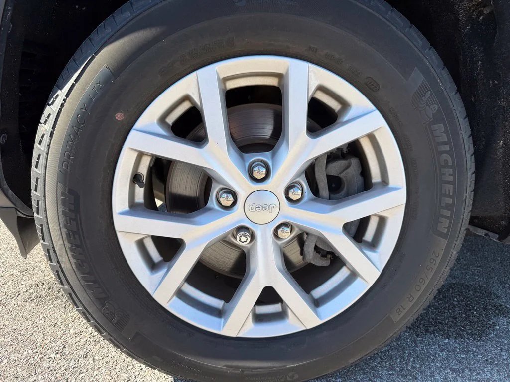 Used 2022 Gray Jeep Limited image 22