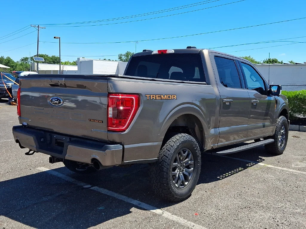 Used 2022  Ford XL image 11