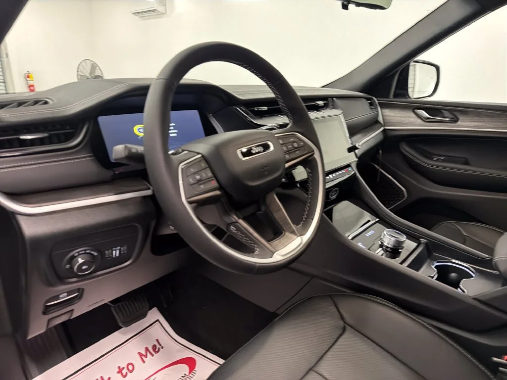 New 2027 Gray Jeep Limited image 20