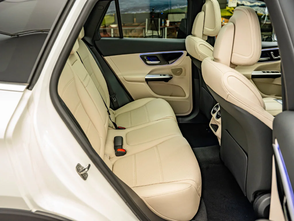New 2026 Polar White Mercedes-Benz GLC 300 image 39