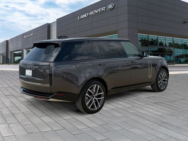 New 2026 Charente Grey Land Rover SE image 5