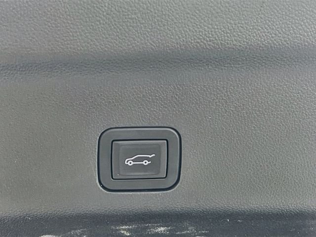 2025 GMC Yukon Denali - Photo 29