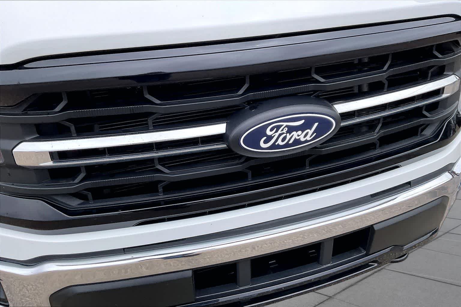 Used 2025 Oxford White Ford XLT image 29