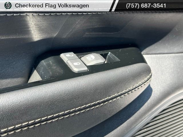 Used 2024 Diamond Black Crystal Pearlcoat Jeep Series II image 25