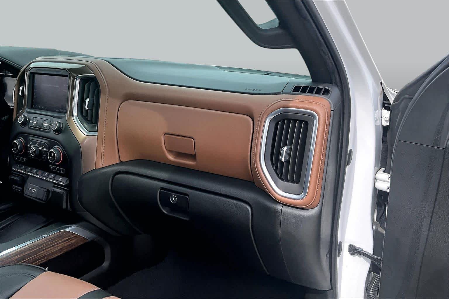 Used 2020 Iridescent Pearl Tricoat Chevrolet High Country image 17