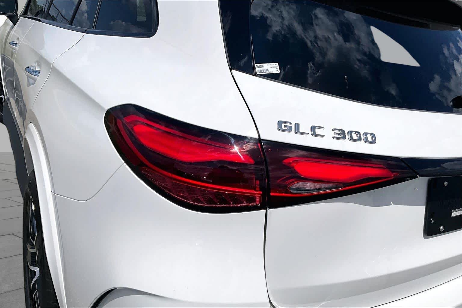New 2026 Polar White Mercedes-Benz GLC 300 image 6