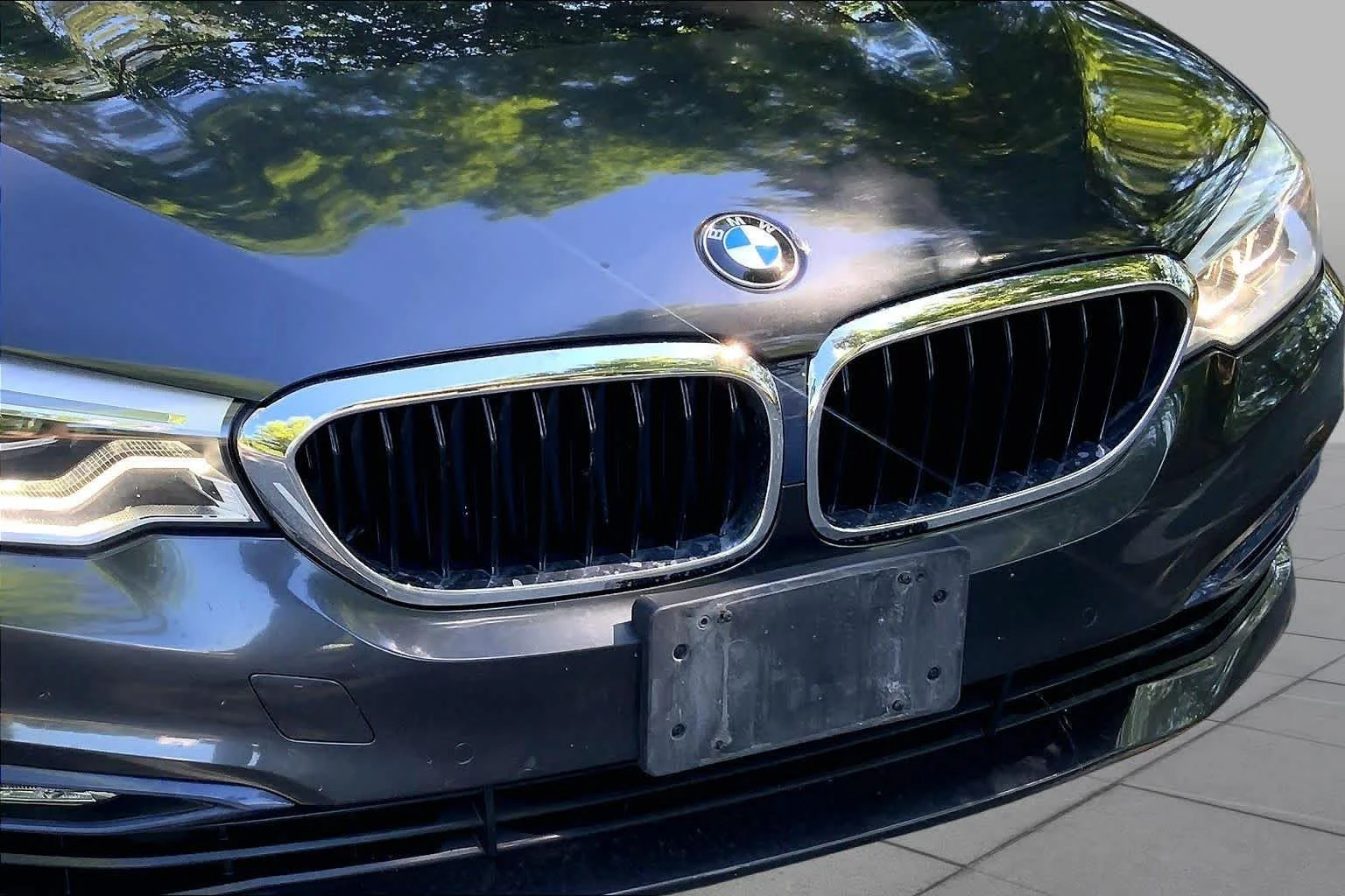 Used 2017 Dark Graphite Metallic BMW 540i xDrive image 29