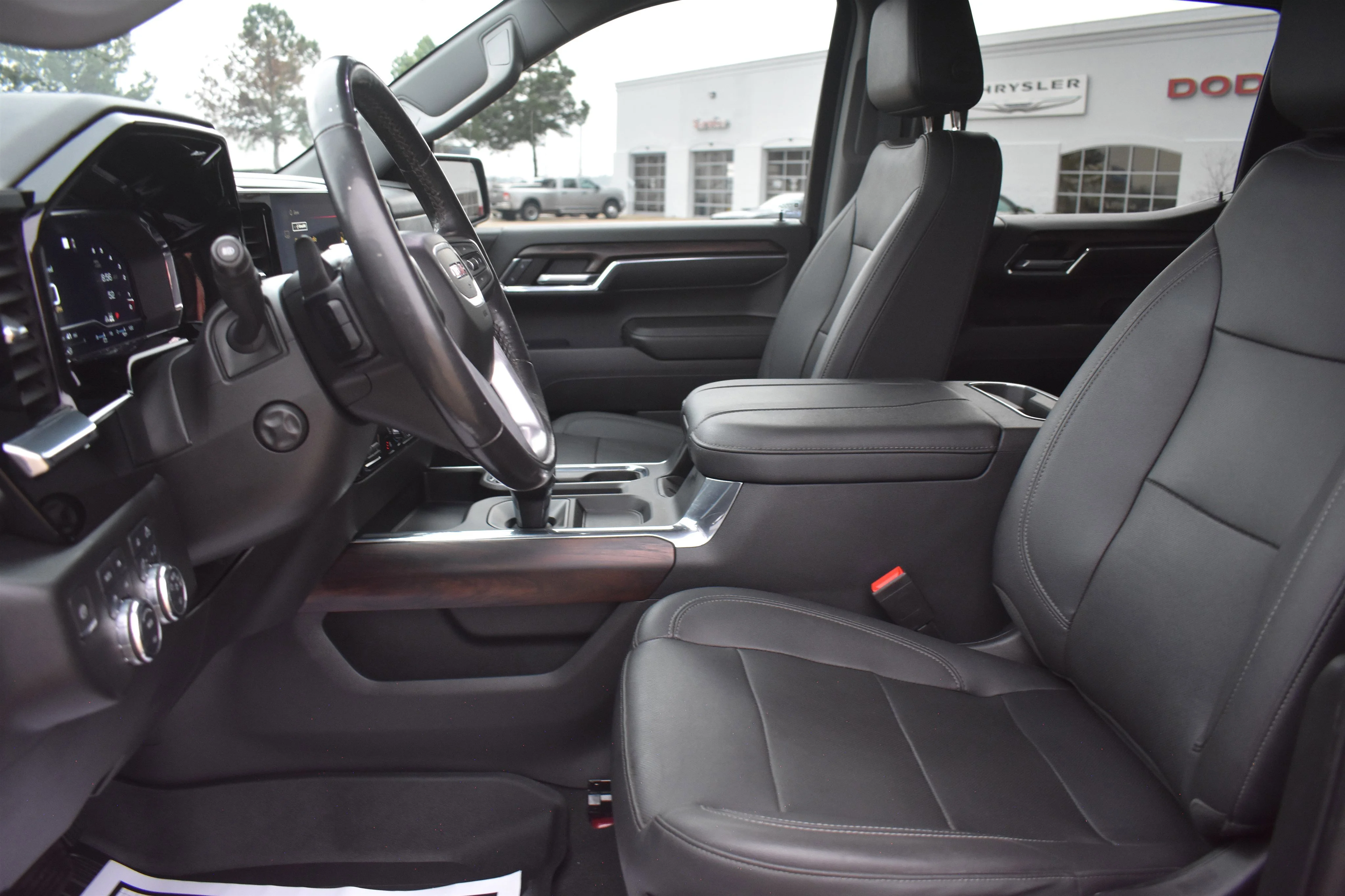 2023 GMC Sierra 1500 SLT - Photo 17