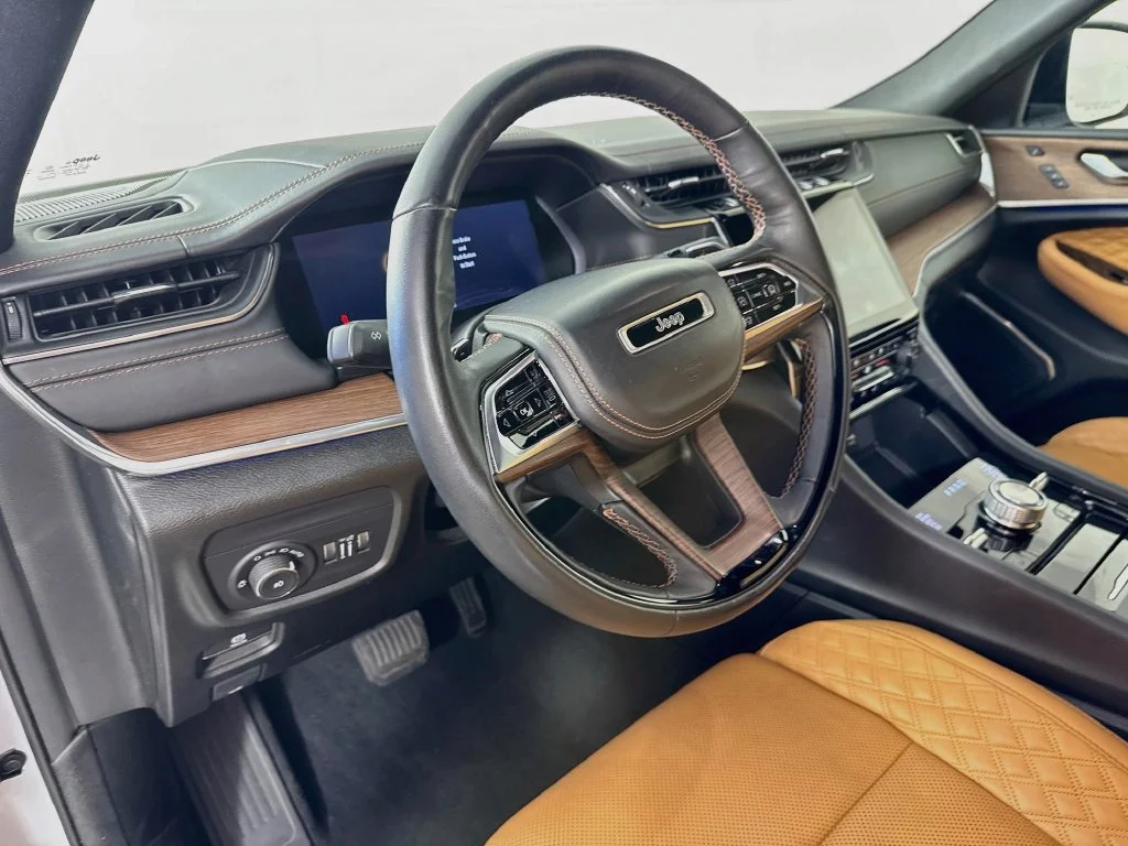Used 2023 White Jeep Summit image 10