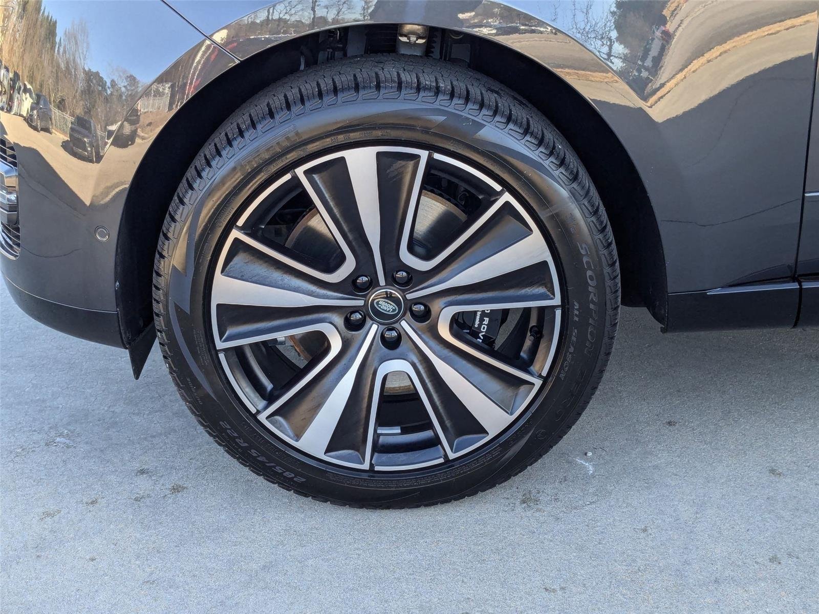 New 2025 Carpathian Grey LAND ROVER SE PHEV image 9