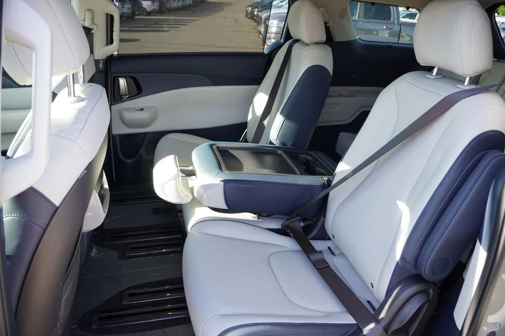 New 2026 Ceramic Silver Kia EX image 11