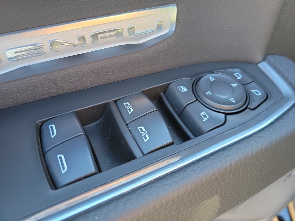 Used 2025 Onyx Black GMC Denali image 18