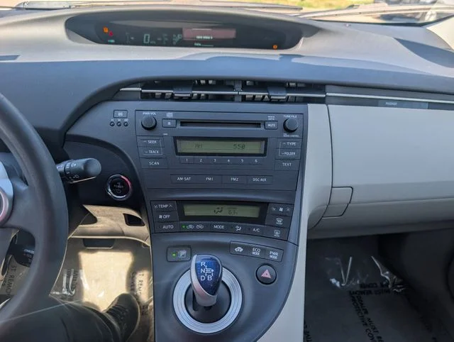 Used 2010 White Toyota  image 11