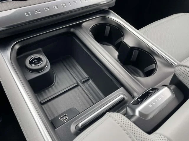 New 2026 Black Ford Platinum image 9