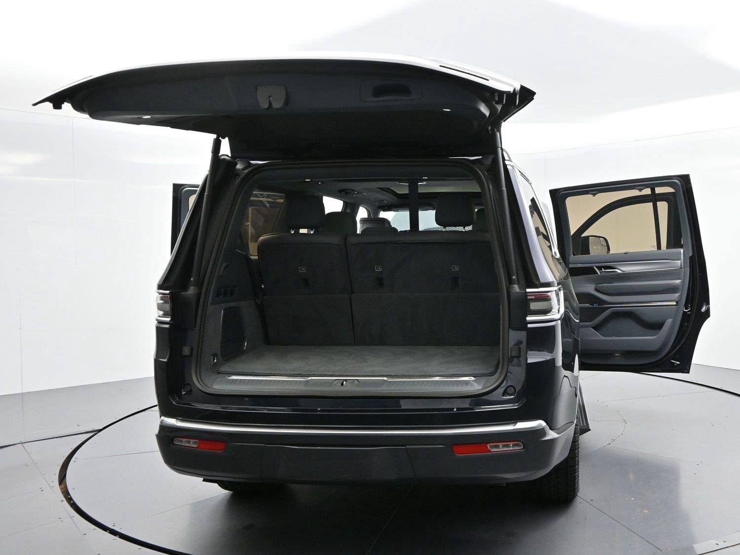 Used 2022 Blue Jeep Series III image 52
